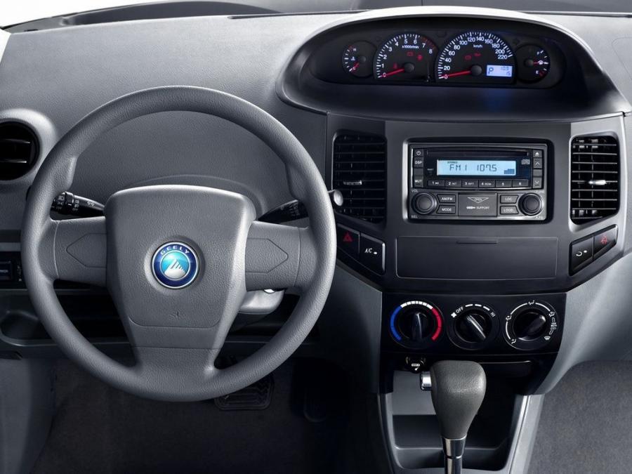 Панель приборов Geely MK2 Sedan 2009 года  (фото 12 из 13)